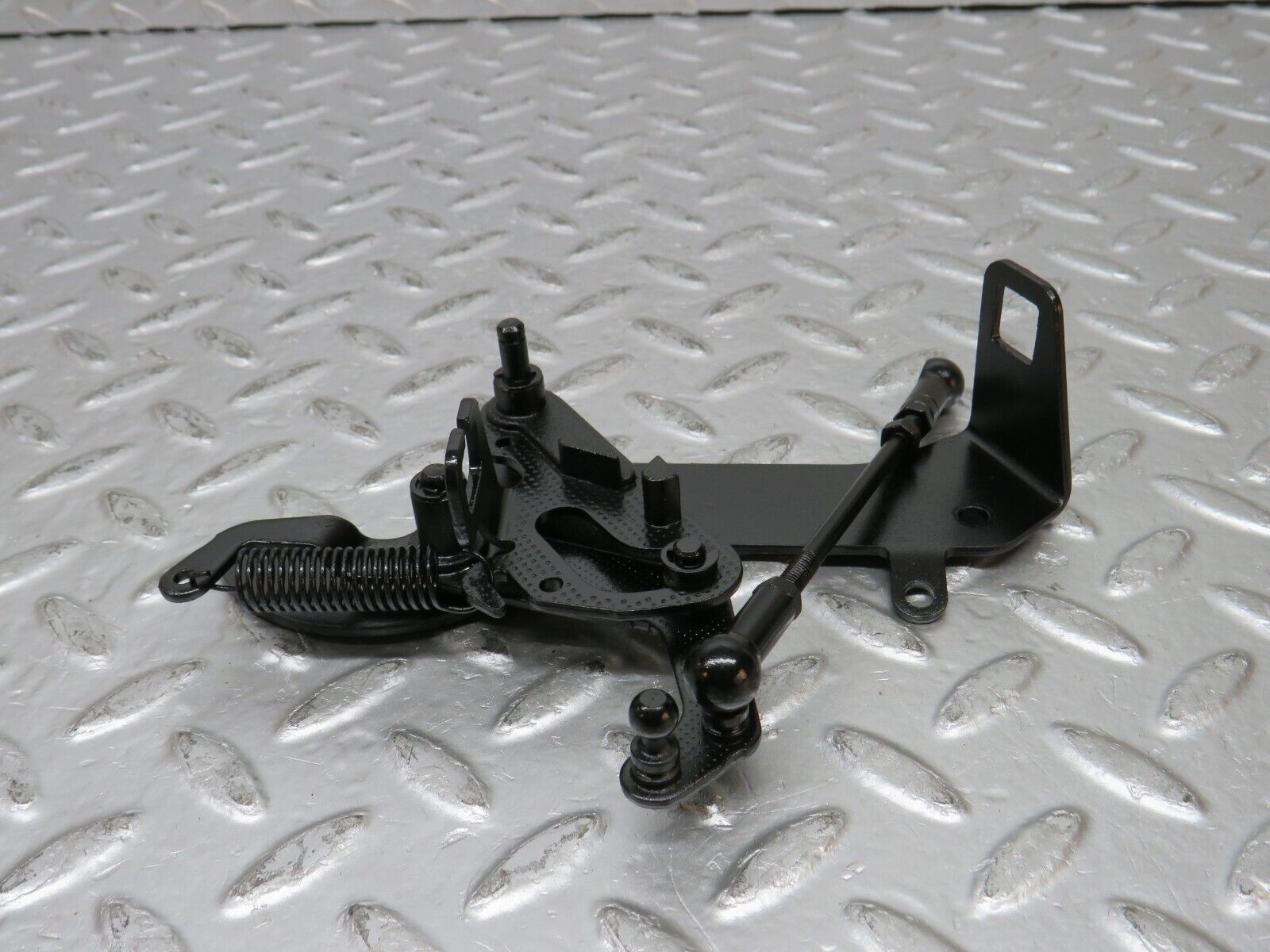 31534 Mercedes-Benz S124 220TE Wagon Throttle Linkage