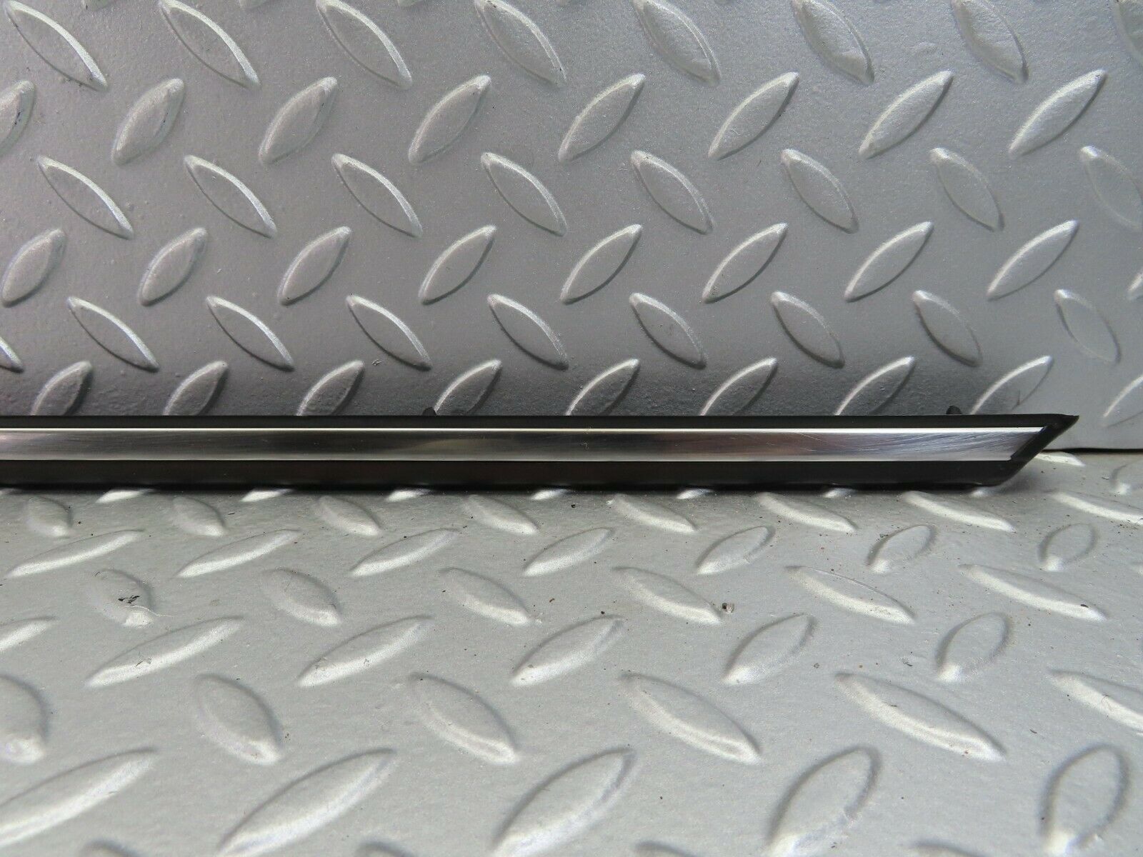 7685 Mercedes-Benz S123 230TE Wagon Centre Door Chrome Trim Rear Right