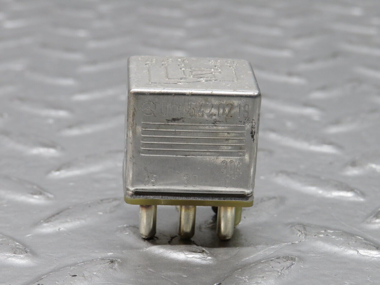 38668 Mercedes-Benz W201 190E 2.6L Multi Purpose Relay 0015420219