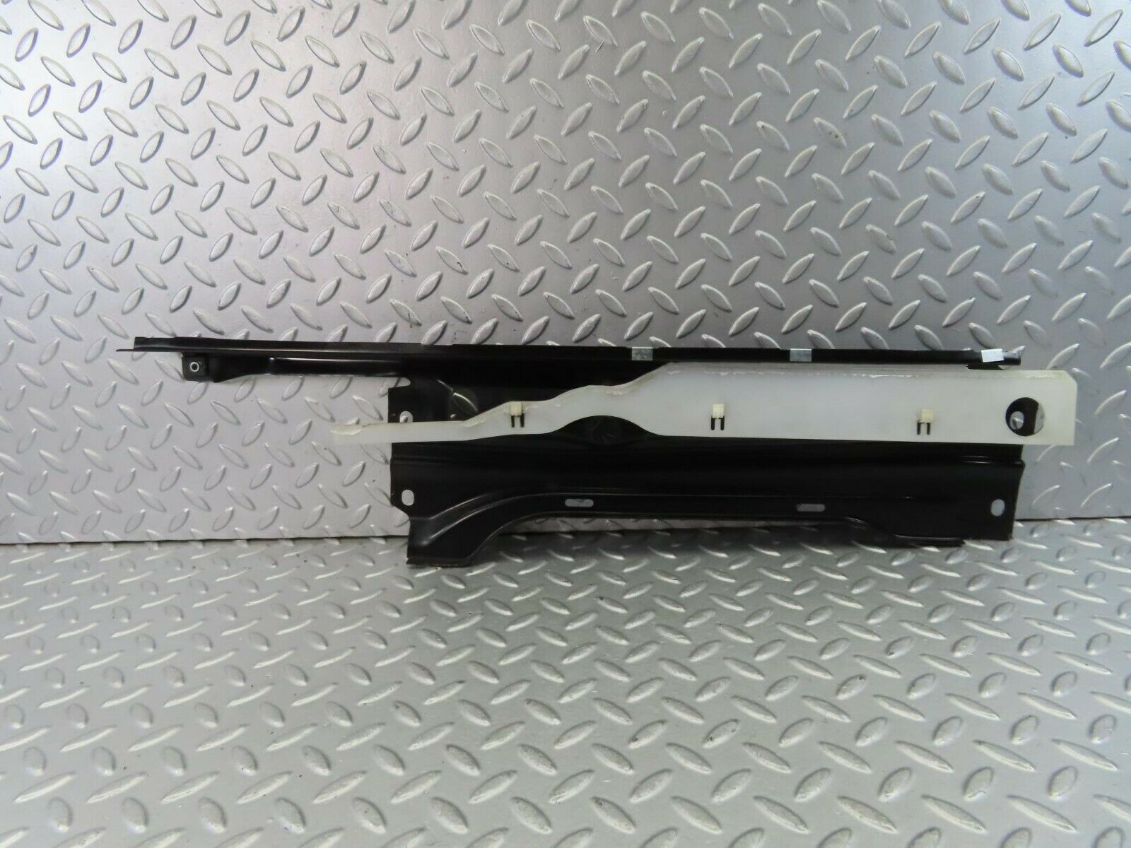 9314 Mercedes-Benz C124 300CE Coupe Rear Window Channel Support Left