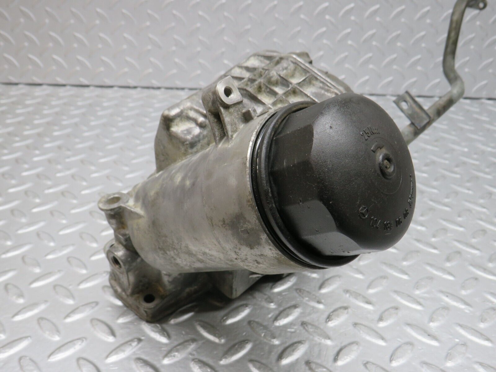 38169 Mercedes-Benz A124 320E Cabriolet Oil Filter Housing 1041840608