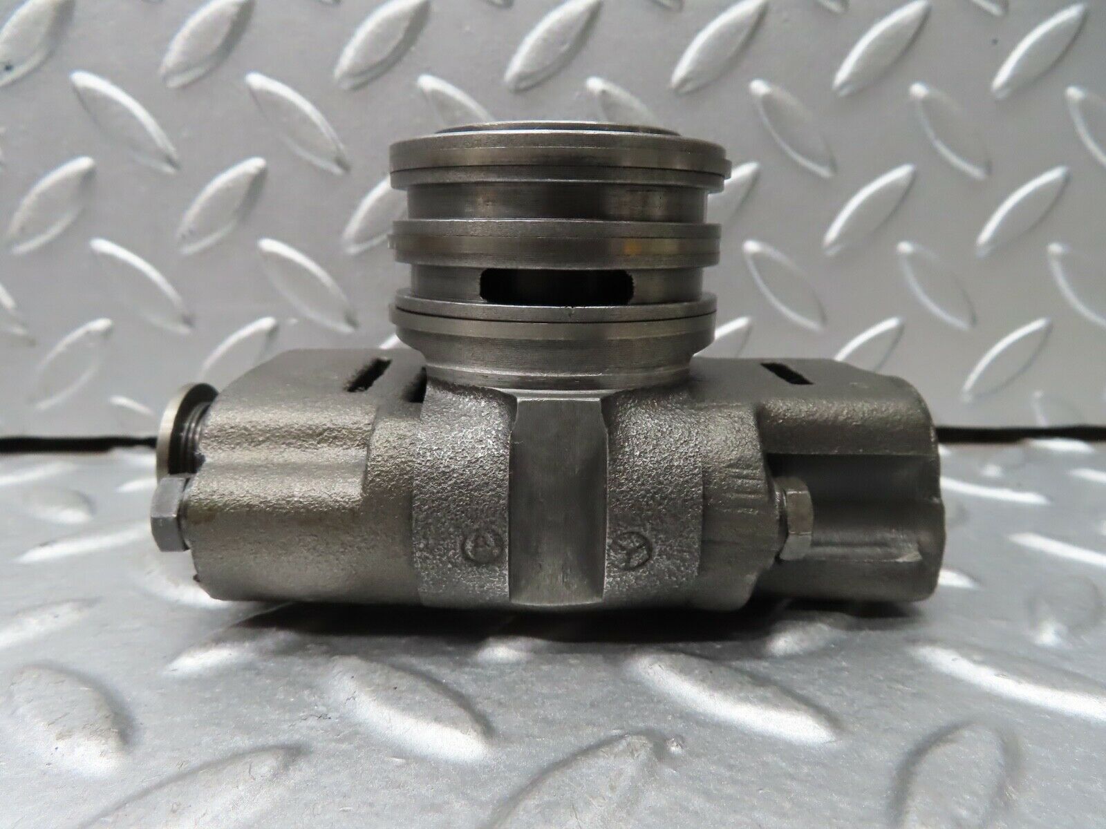 19768 Mercedes-Benz W123 722.122 Automatic Gearbox Governor 1152702174