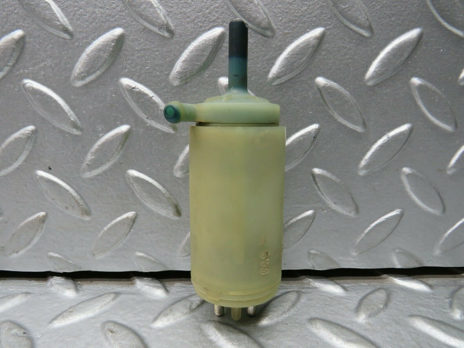 22143 Mercedes-Benz S123 280TE Wagon Windscreen Washer Pump