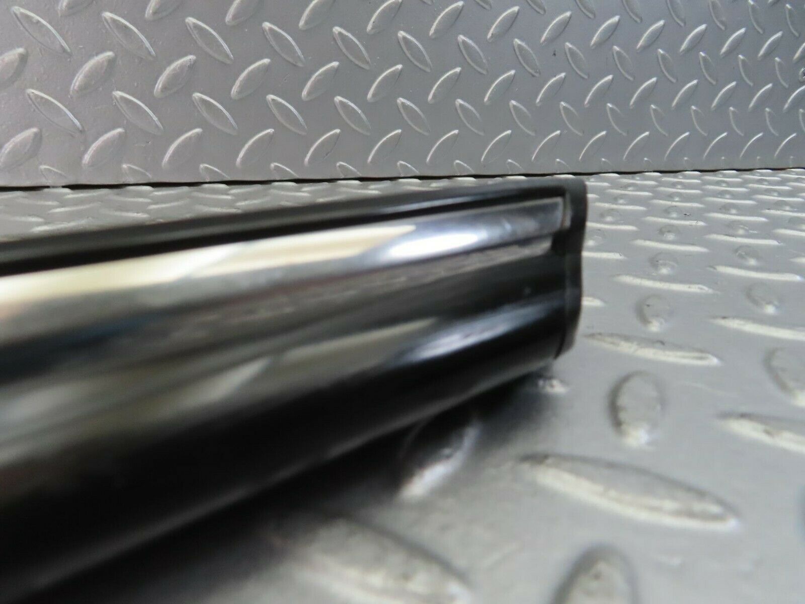 10296 Mercedes-Benz C107 Coupe Right Door Centre Moulding Trim
