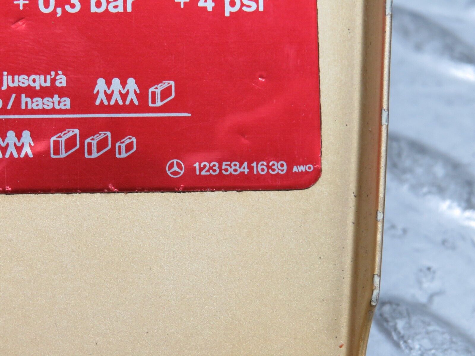 28488 Mercedes-Benz S123 240D Wagon Fuel Tank Flap Cap 1235841639