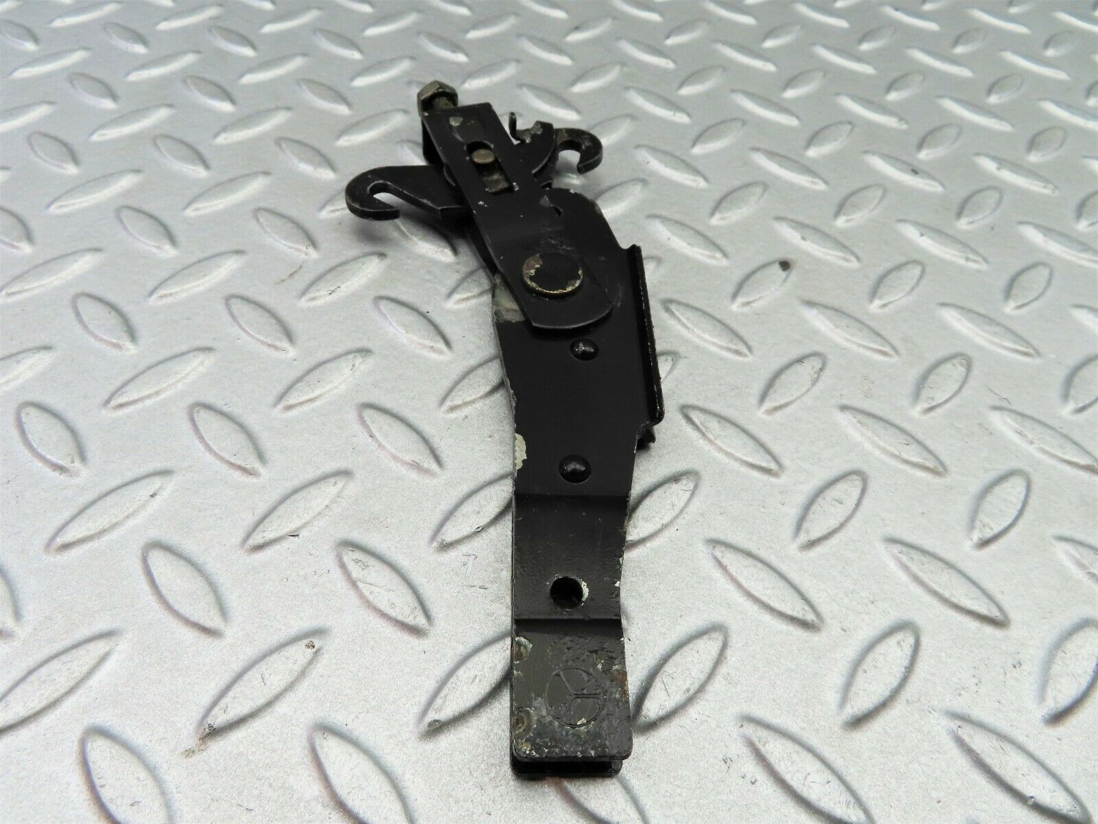 6304 Mercedes-Benz W126 380SE Handbrake Adjusting Handbrake Regulator