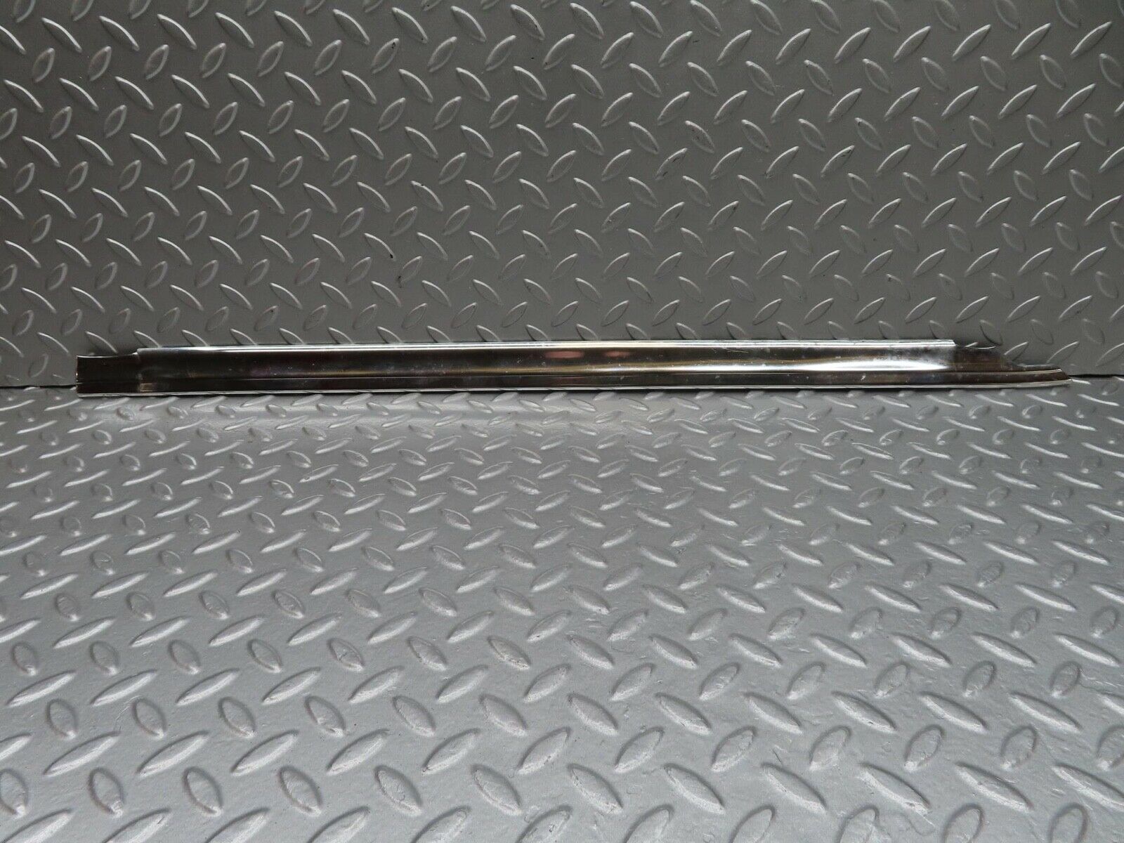 12714 Mercedes-Benz W111 220SE Front Right Door Chrome Moulding Trim