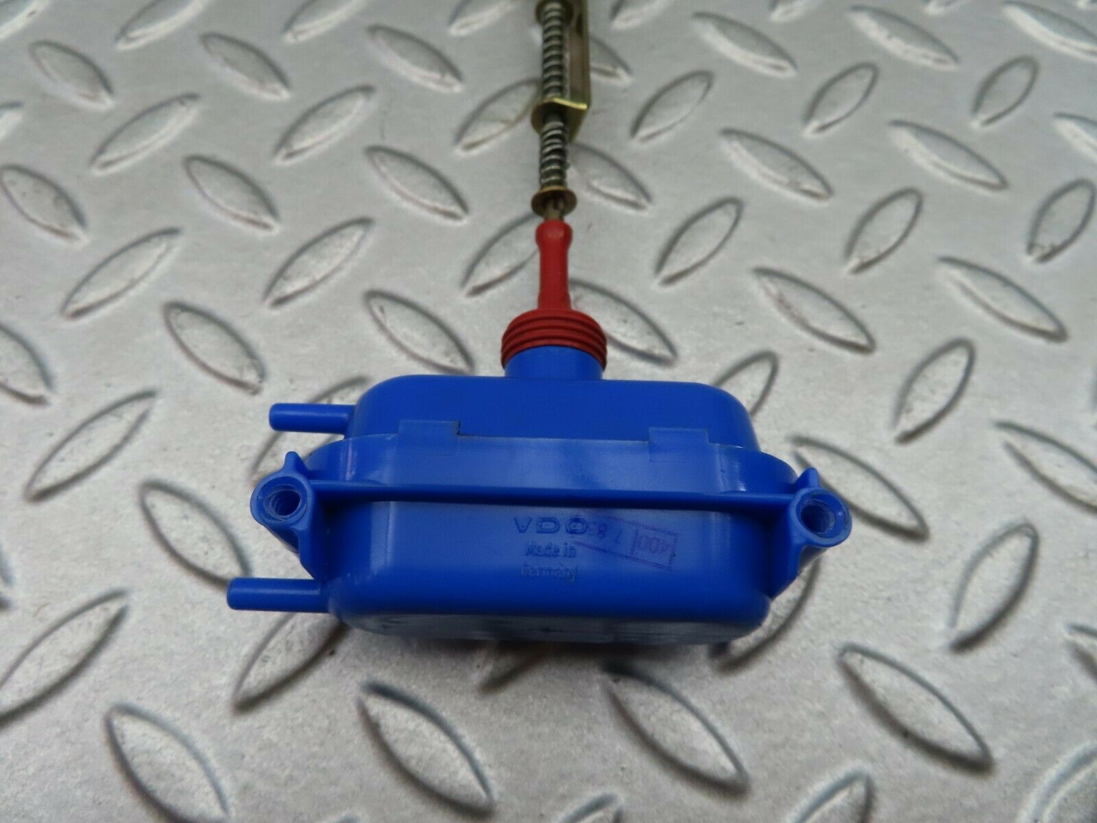 5776 Mercedes-Benz W123 200 Trunk Lock Vacuum Actuator