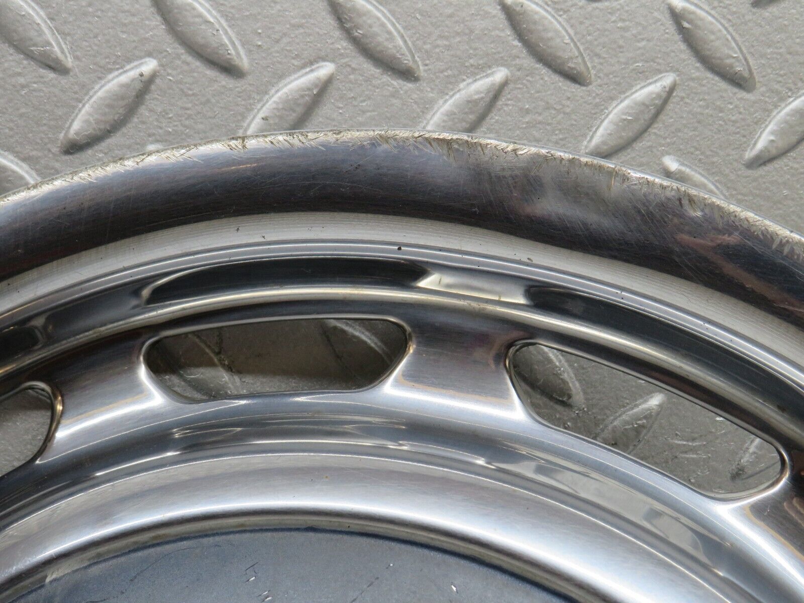 37466 Mercedes-Benz W109 300SEL Wheel Hub Cap 14"
