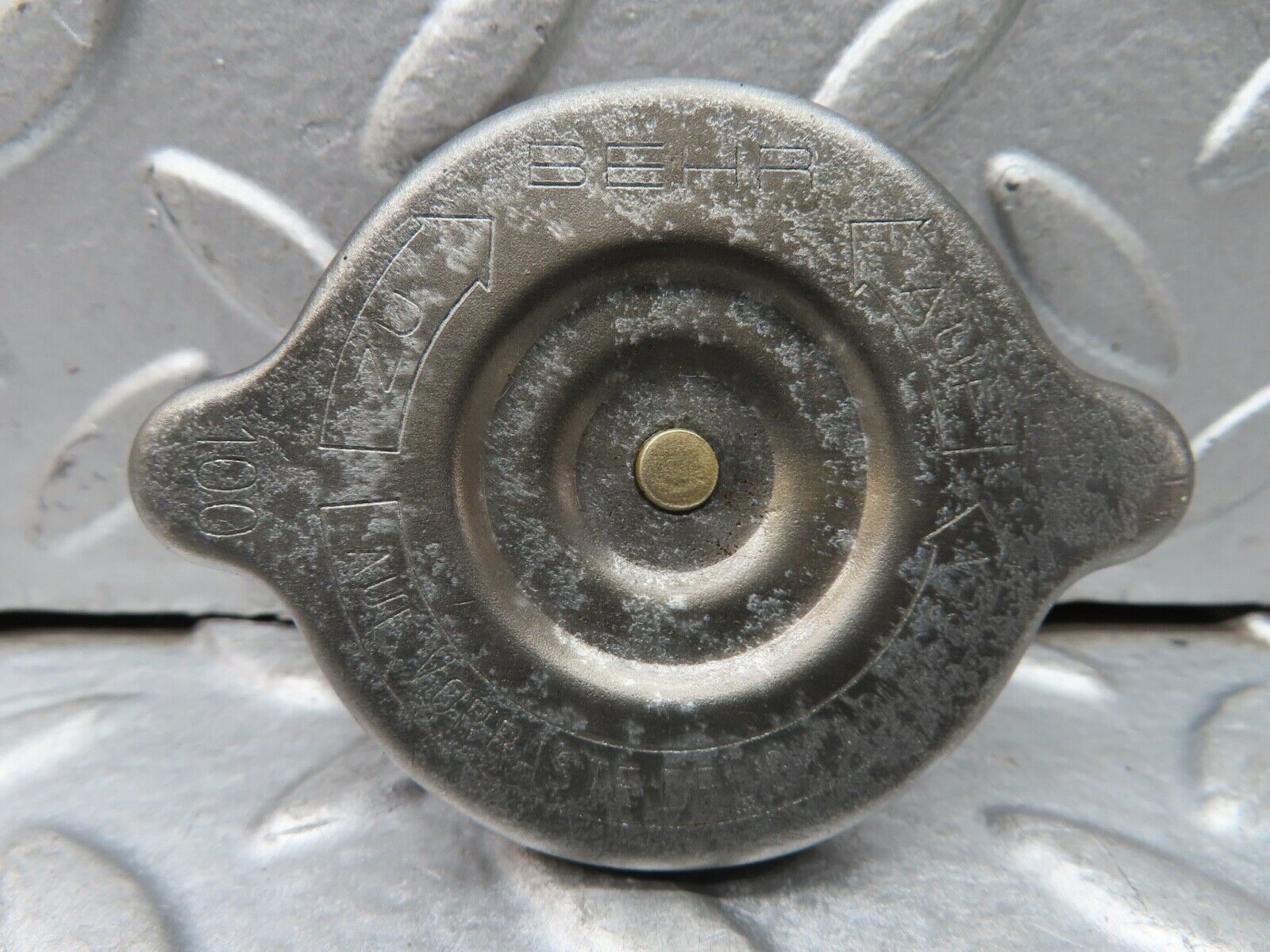 19171 Mercedes-Benz W123 300D Radiator Cap BEHR