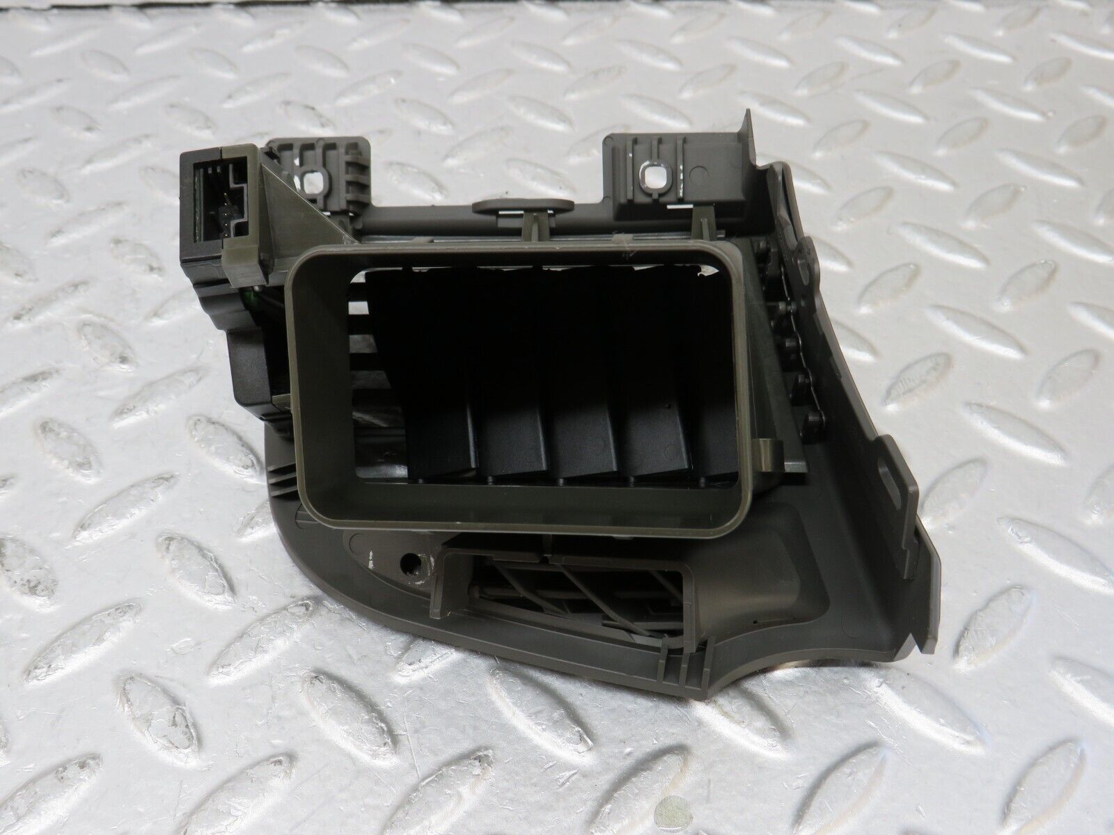 35193 Mercedes-Benz W221 Dash Air Vent Right Side 2218300254