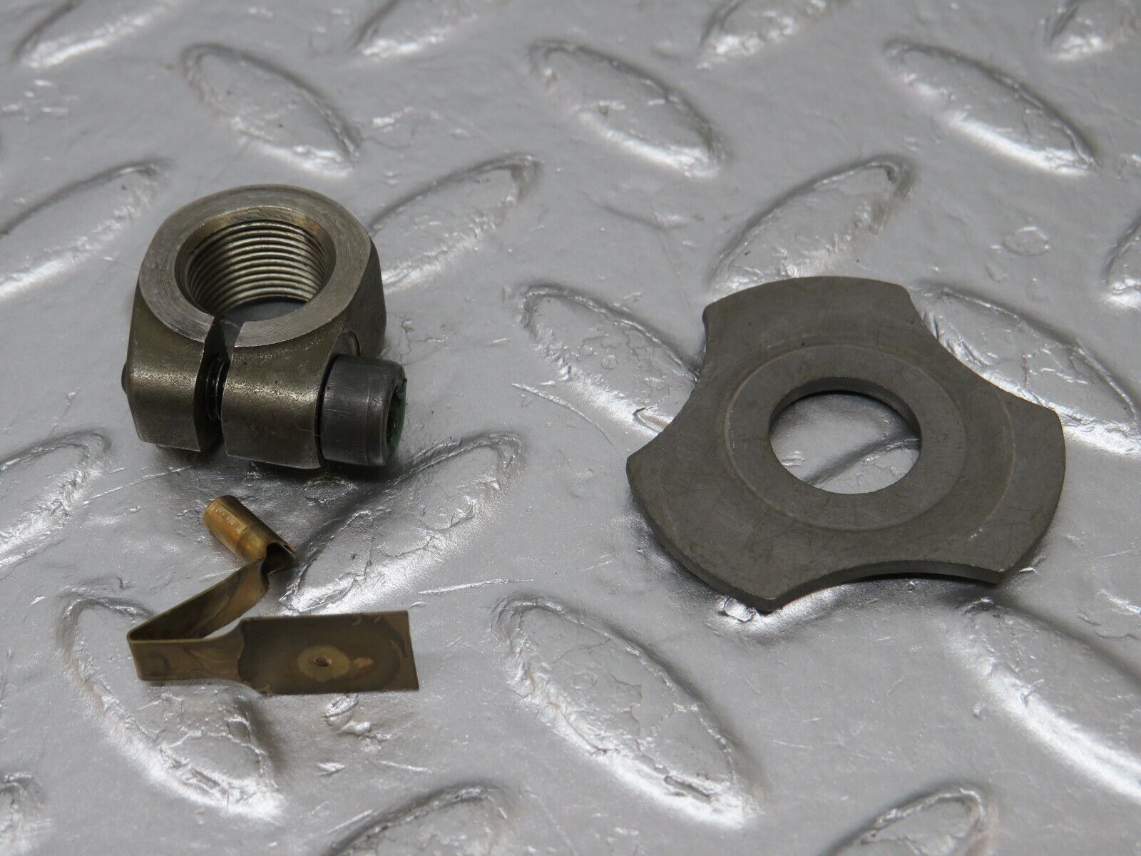 34014 Mercedes-Benz W124 260E Wheel Hub Locking Cap