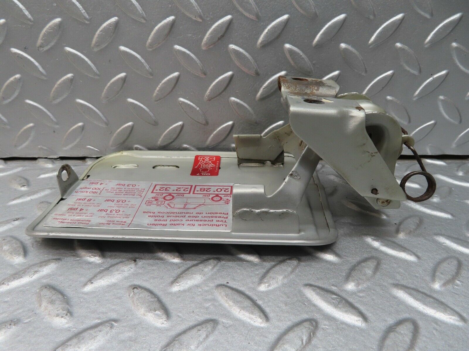 16842 Mercedes-Benz C123 280CE Coupe Fuel Tank Flap Cap 1235840039