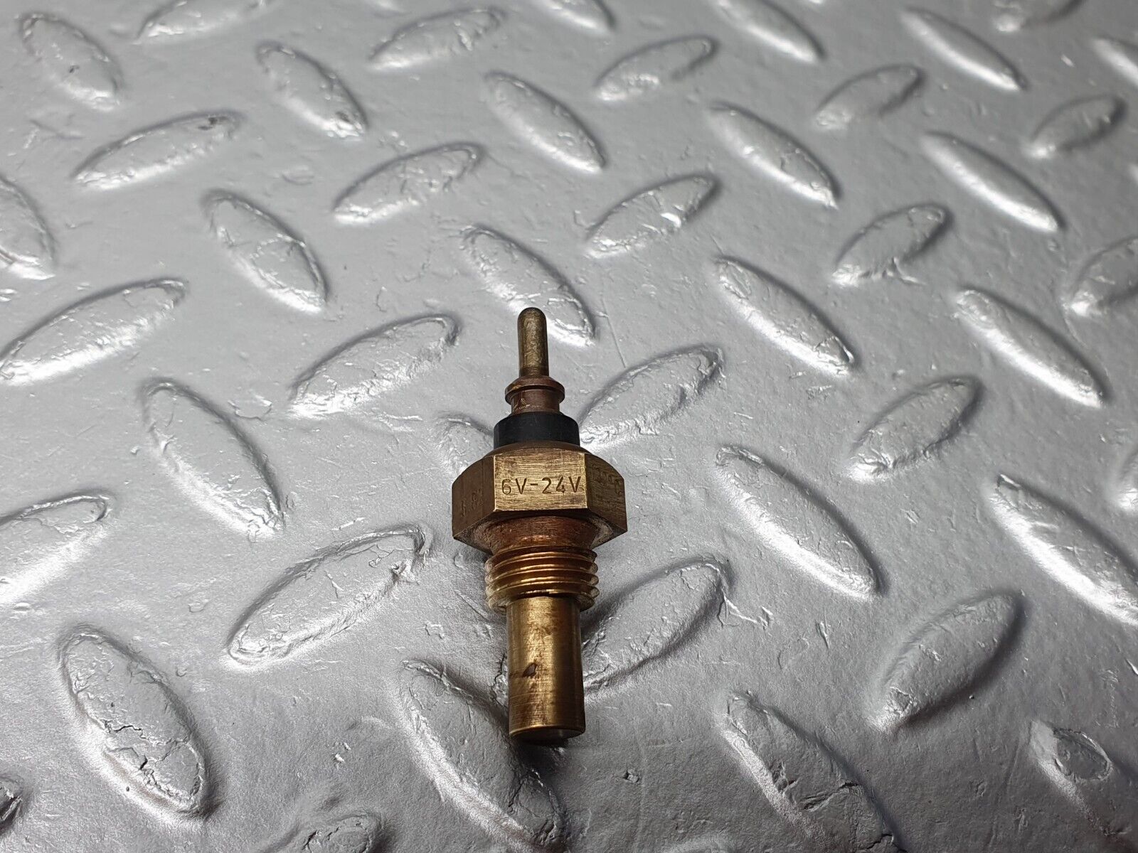 40860 Mercedes-Benz W123 300D Coolant Temperature Sensor Beru 0055422617