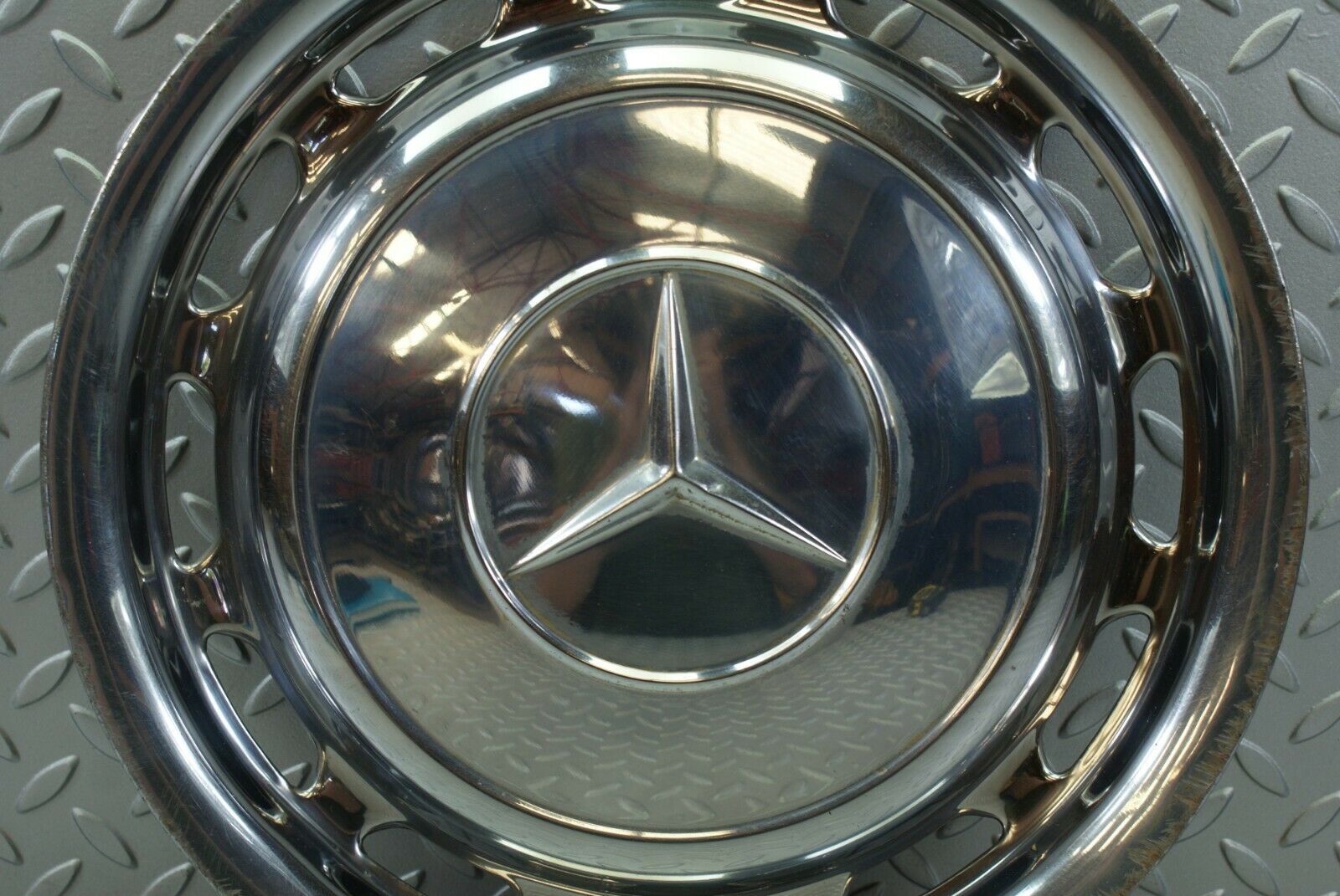 3131 Mercedes-Benz C107 350SLC Coupe Coupe Wheel Trim Hub Cap 14