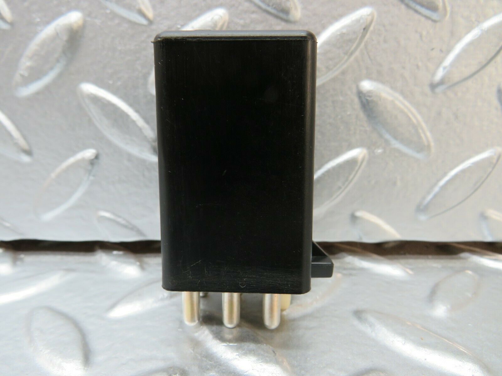 23982 Mercedes-Benz W123 280E Intermittent Wiper Relay 0008210863