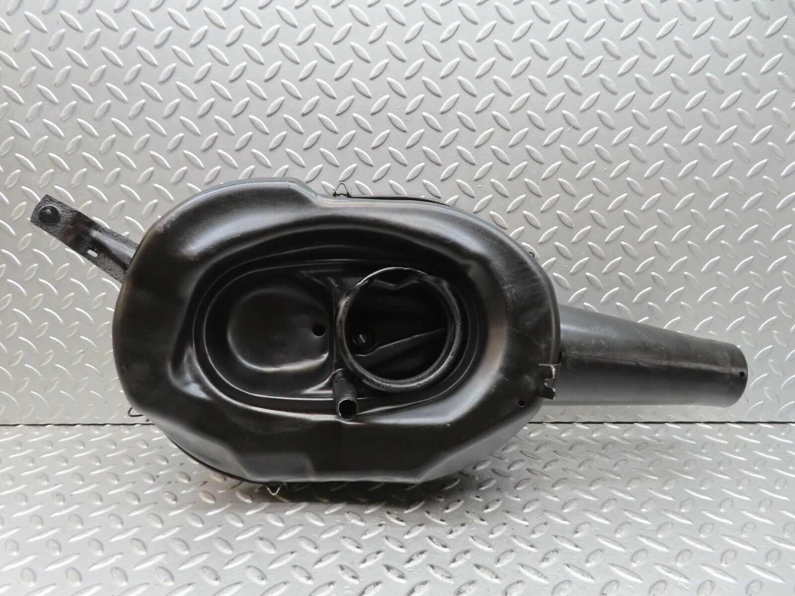 15893 Mercedes-Benz W123 280E Air Filter Box Housing 0110949702
