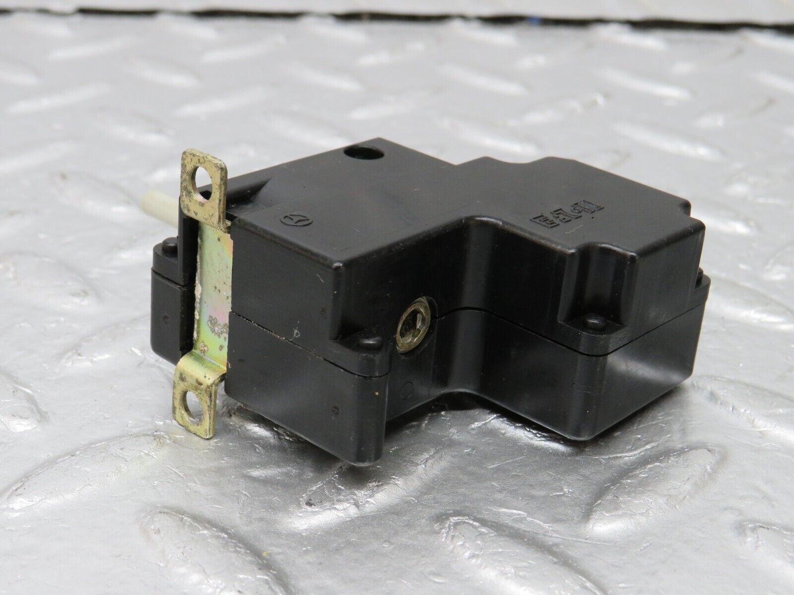 34076 Mercedes-Benz W124 260E Vacuum Valve