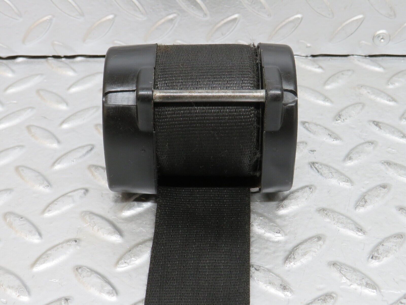 28161 Mercedes-Benz W123 280E Front Right Seat Belt 1238605285