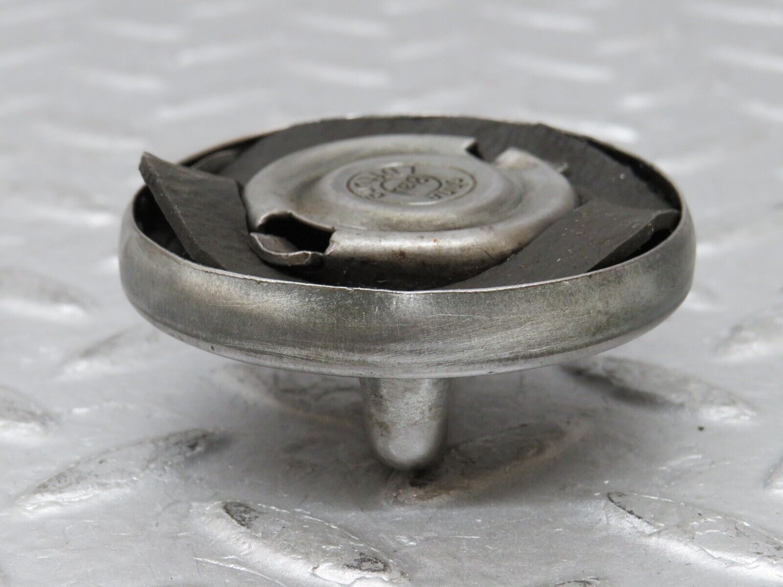 35733 Mercedes-Benz W108 Engine Oil Filler Cap
