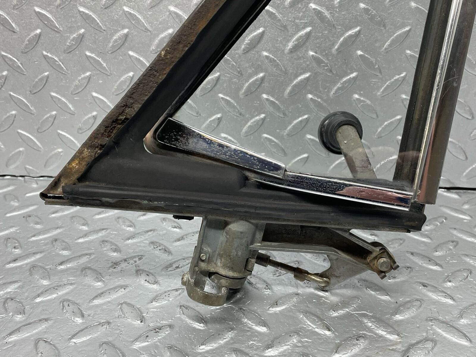 40521 Mercedes-Benz W108 Front Left Quarter Window
