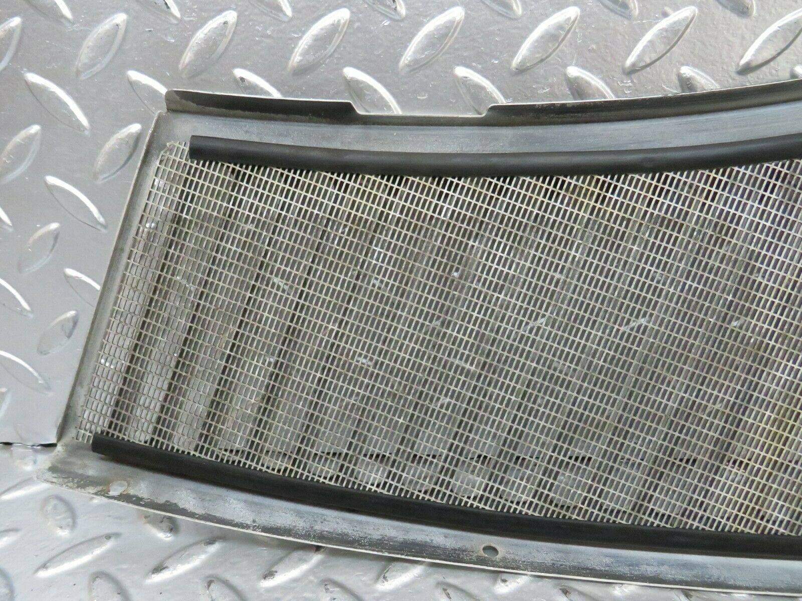 23740 Mercedes-Benz C107 450SLC Coupe Air Intake Grill Right Side