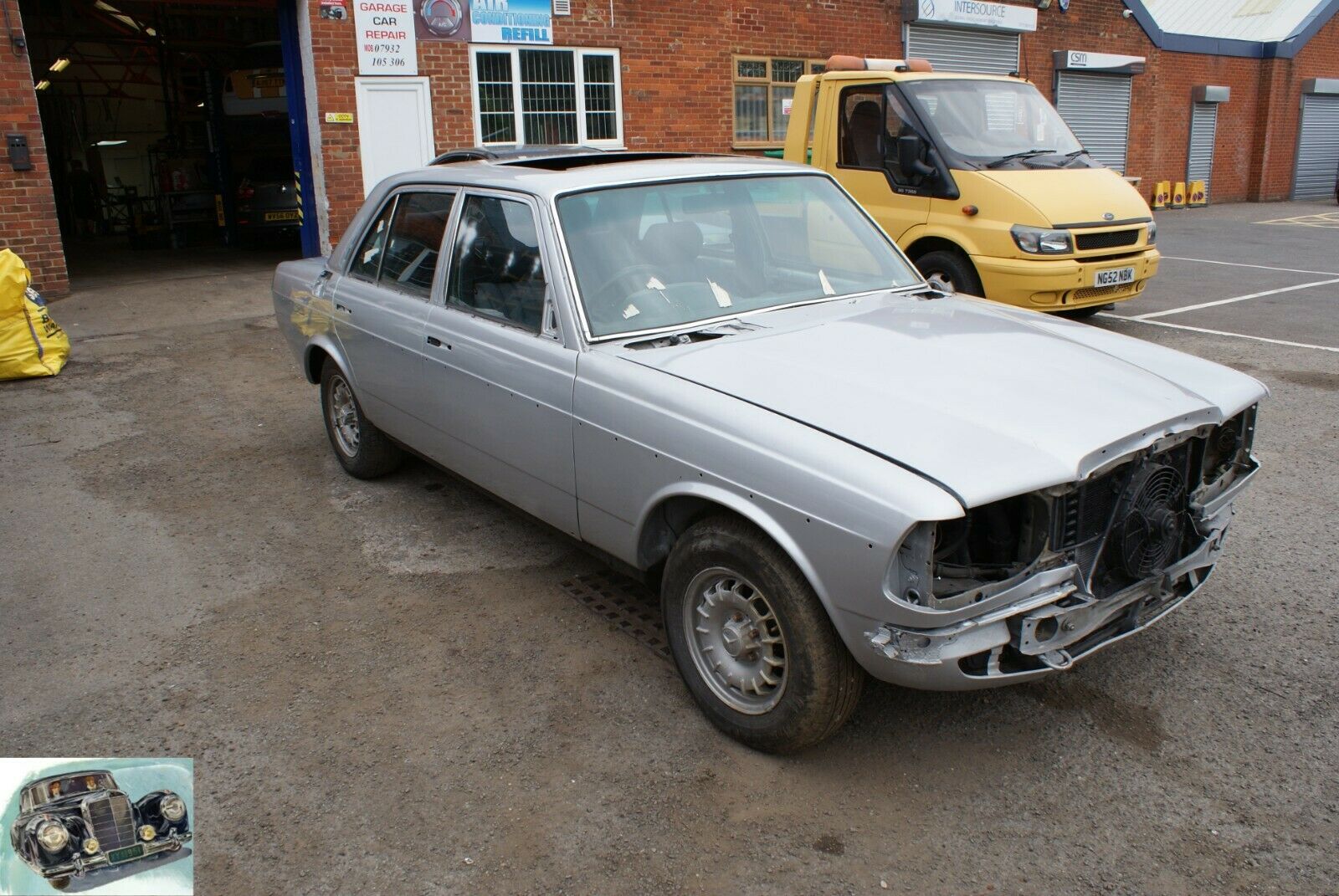 4466 Mercedes-Benz W123 230E Rear Right Quarter Glass
