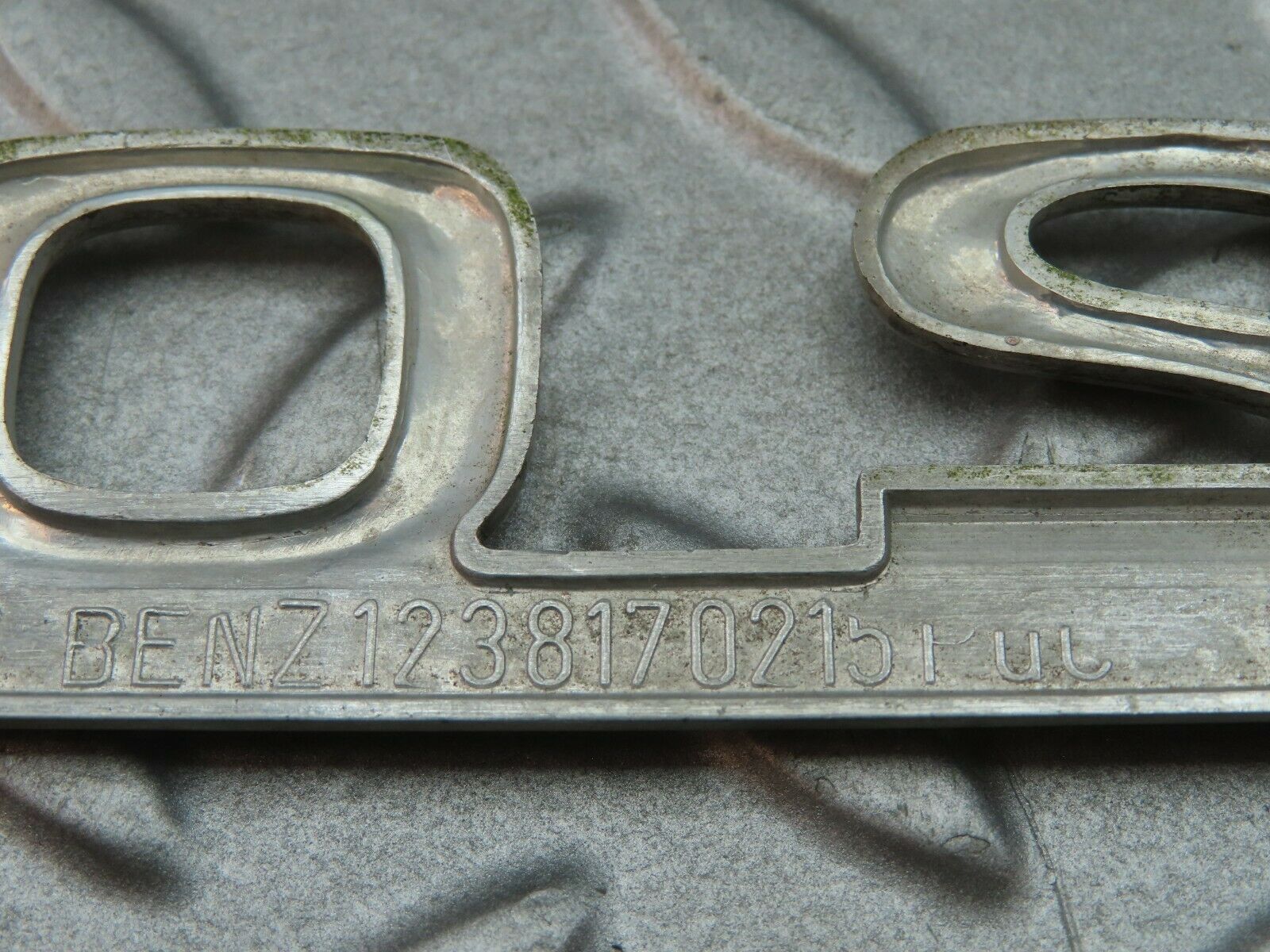 5800 Mercedes-Benz W123 200 Trunk Badge Emblem 1238170215