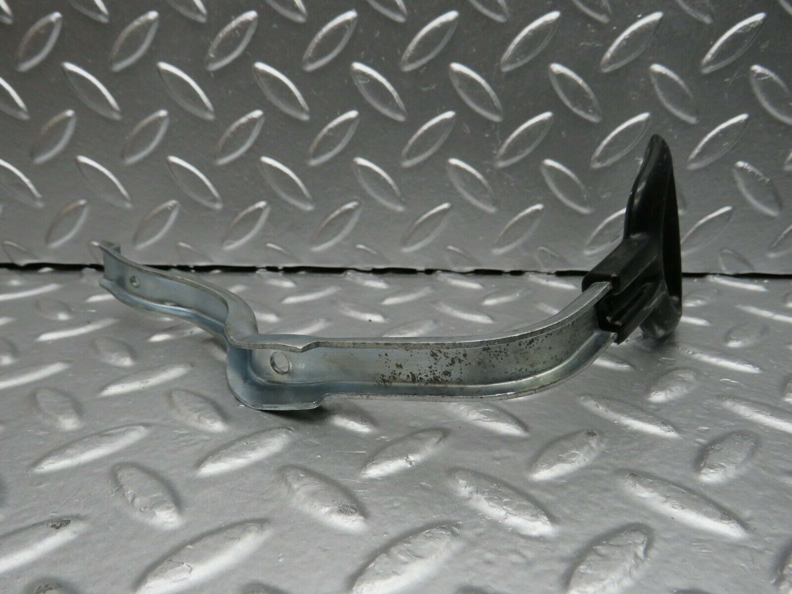 22303 Mercedes-Benz S123 280TE Wagon Front Right Height Adjusting Handle