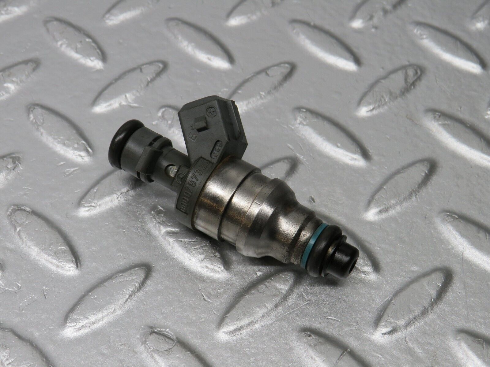 39421 Mercedes-Benz R129 320SL Coupe Fuel Injector Bosch 0000787323 0280155209