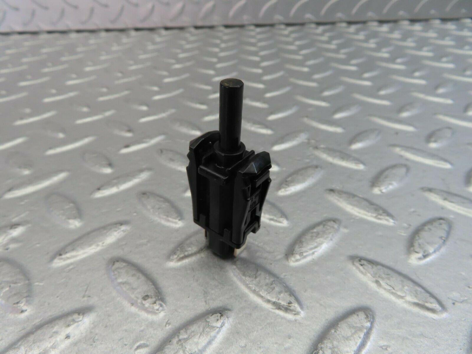 10737 Mercedes-Benz W123 230E Door Contact Switch 0015458714