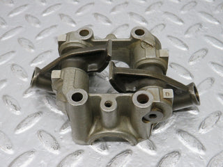 32620 Mercedes-Benz S124 300TE Rocker Arms Camshaft Bearing Block 1030510610