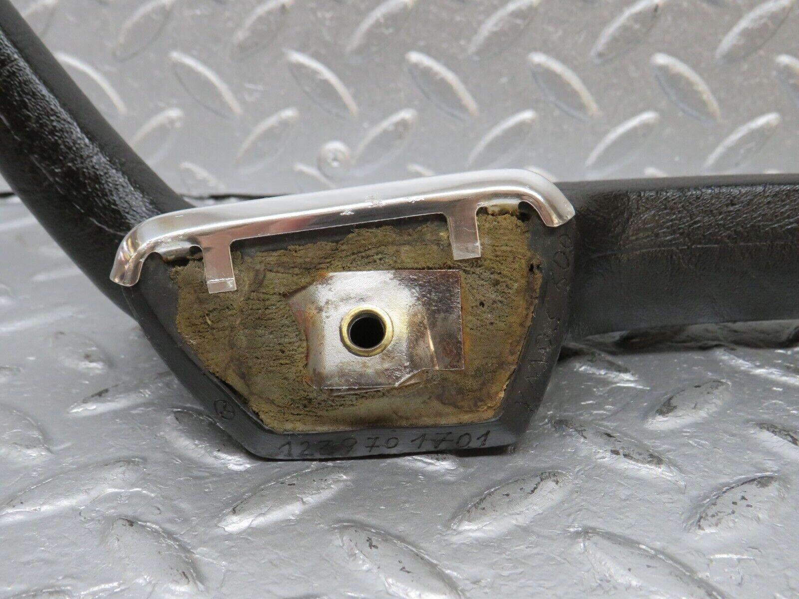 40555 Mercedes-Benz W123 300D Front Left Interior Door Handle Black 1239701701