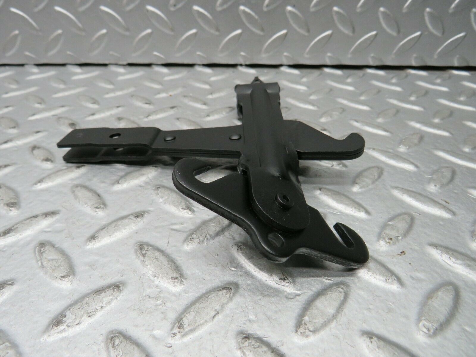 22149 Mercedes-Benz S123 280TE Wagon Handbrake Adjusting Handbrake Regulator