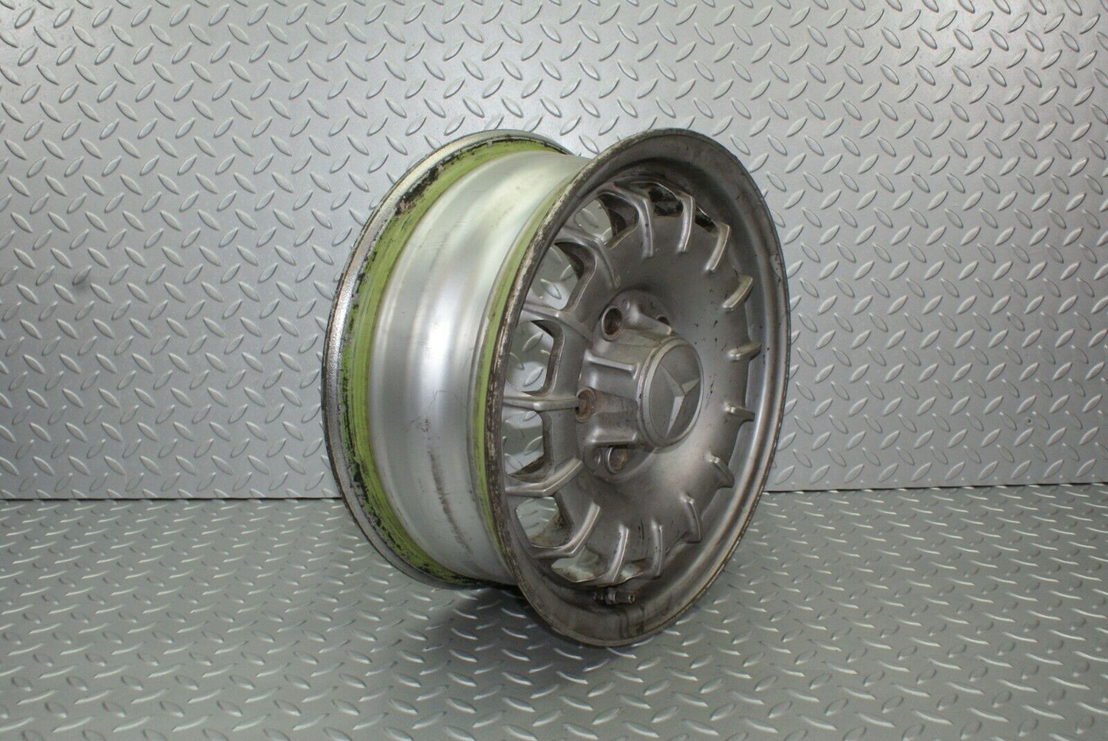 2457 Mercedes-Benz W123 Alloy Wheel Mexican Hat 5.5Jx14H2 ET30 1234001702