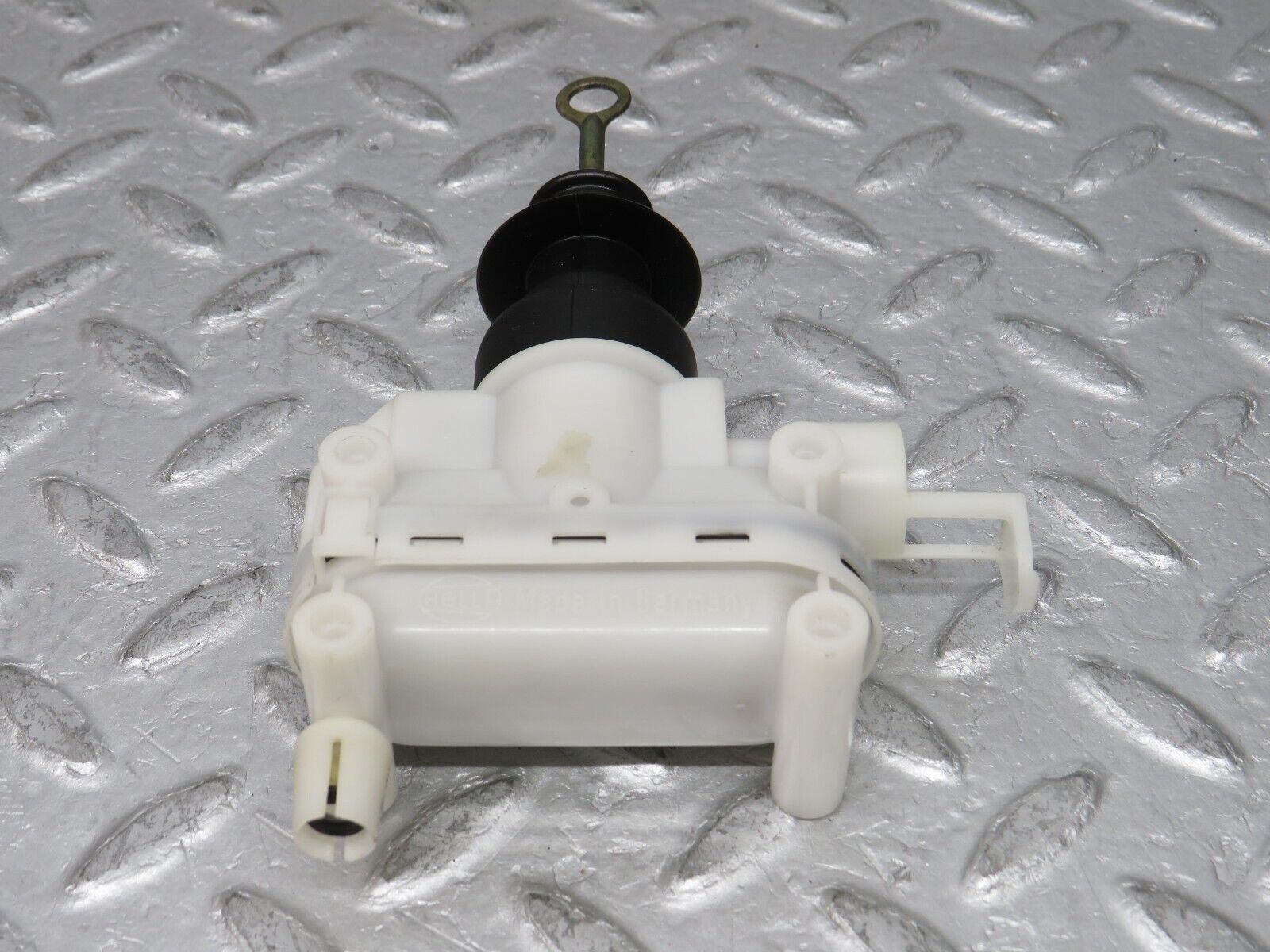 37771 Mercedes-Benz A124 320E Cabriolet Right Door Lock Vacuum Actuator