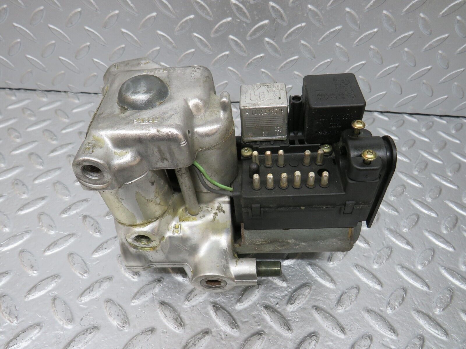 33273 Mercedes-Benz W202 C180 ABS Pump Bosch 0265200043