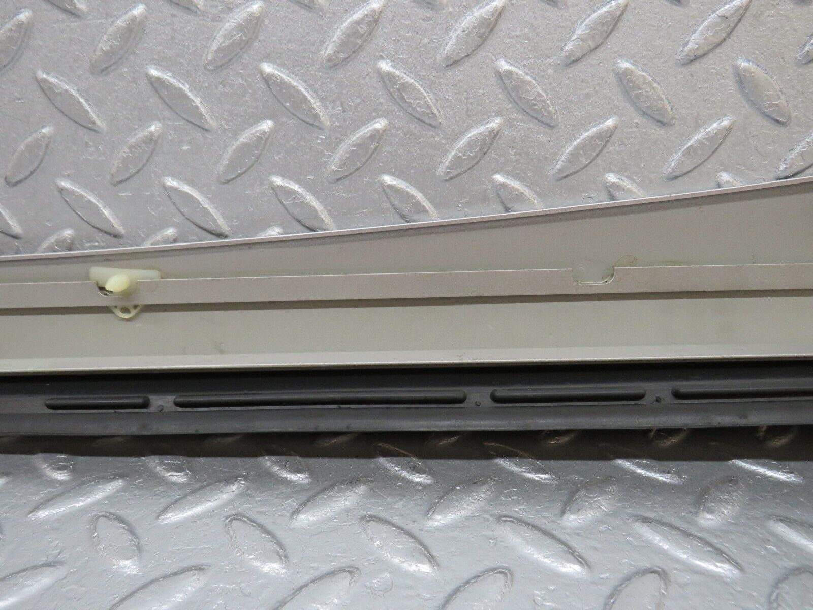39354 Mercedes-Benz R129 320SL Coupe A Pillar Exterior Cover Trim Right 1296980218 1296980298