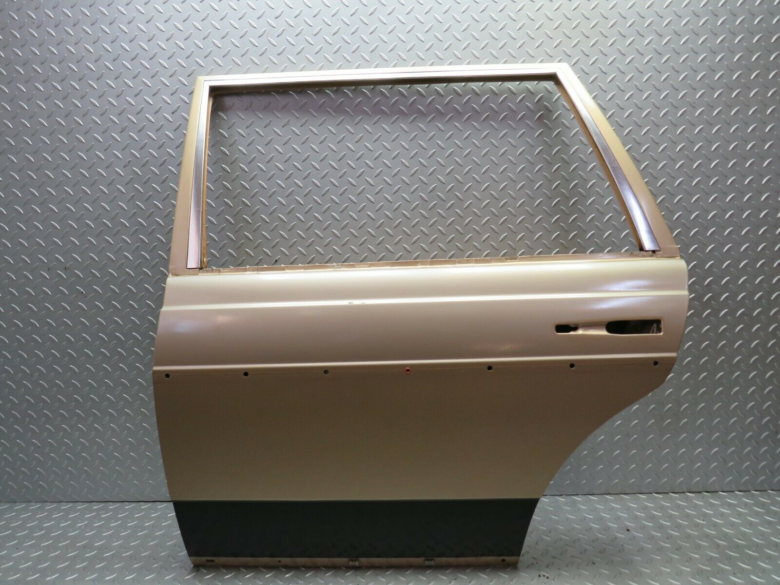22108 Mercedes-Benz S123 280TE Wagon Rear Left Door