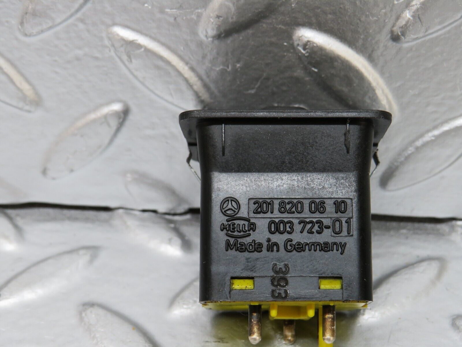 25516 Mercedes-Benz W123 200 Mirror Control Switch 2018200610