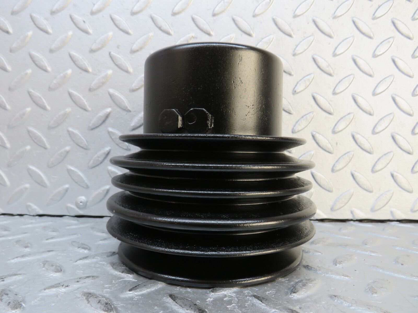 37653 Mercedes-Benz W109 300SEL Crankshaft Pulley
