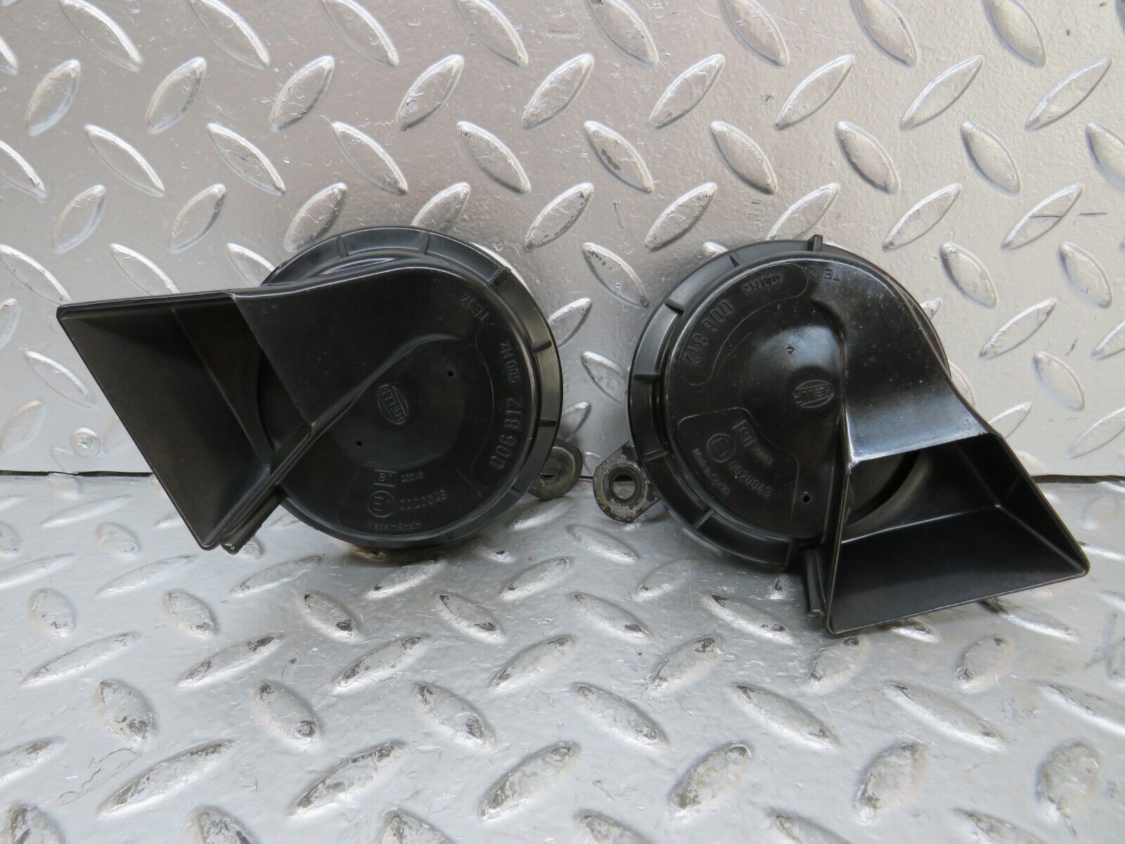 26418 Mercedes-Benz C124 220CE Coupe Horn Hella Pair 006812