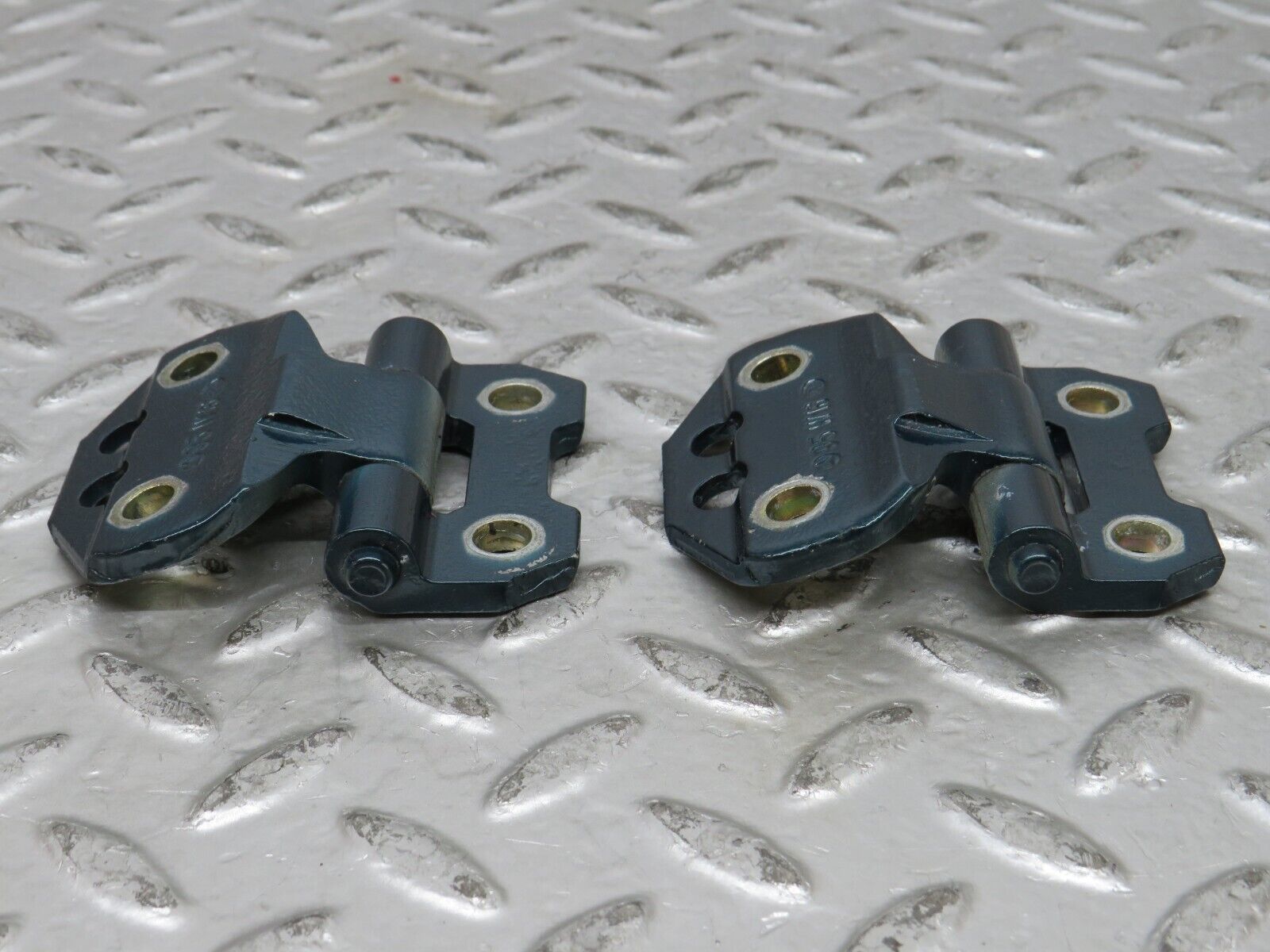 27621 Mercedes-Benz S124 300TE Wagon Right Door Hinge Pair