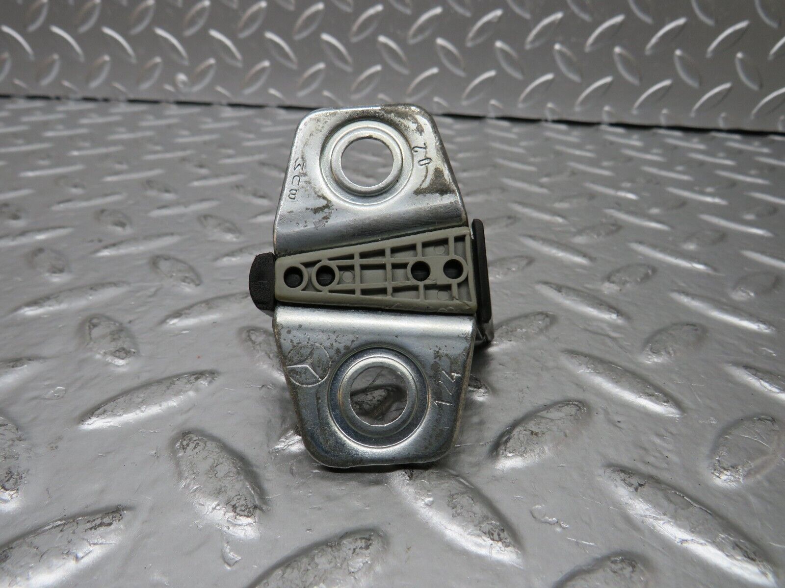 25187 Mercedes-Benz W201 190D Door Lock Latch