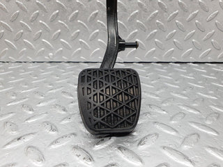 41458 Mercedes-Benz W124 200E Clutch Pedal With Rubber 2012902116 2012910282