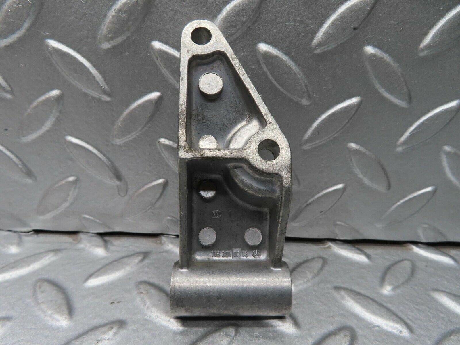 14439 Mercedes-Benz W116 350SE Accelerator Pedal Linkage Bracket 1163010218