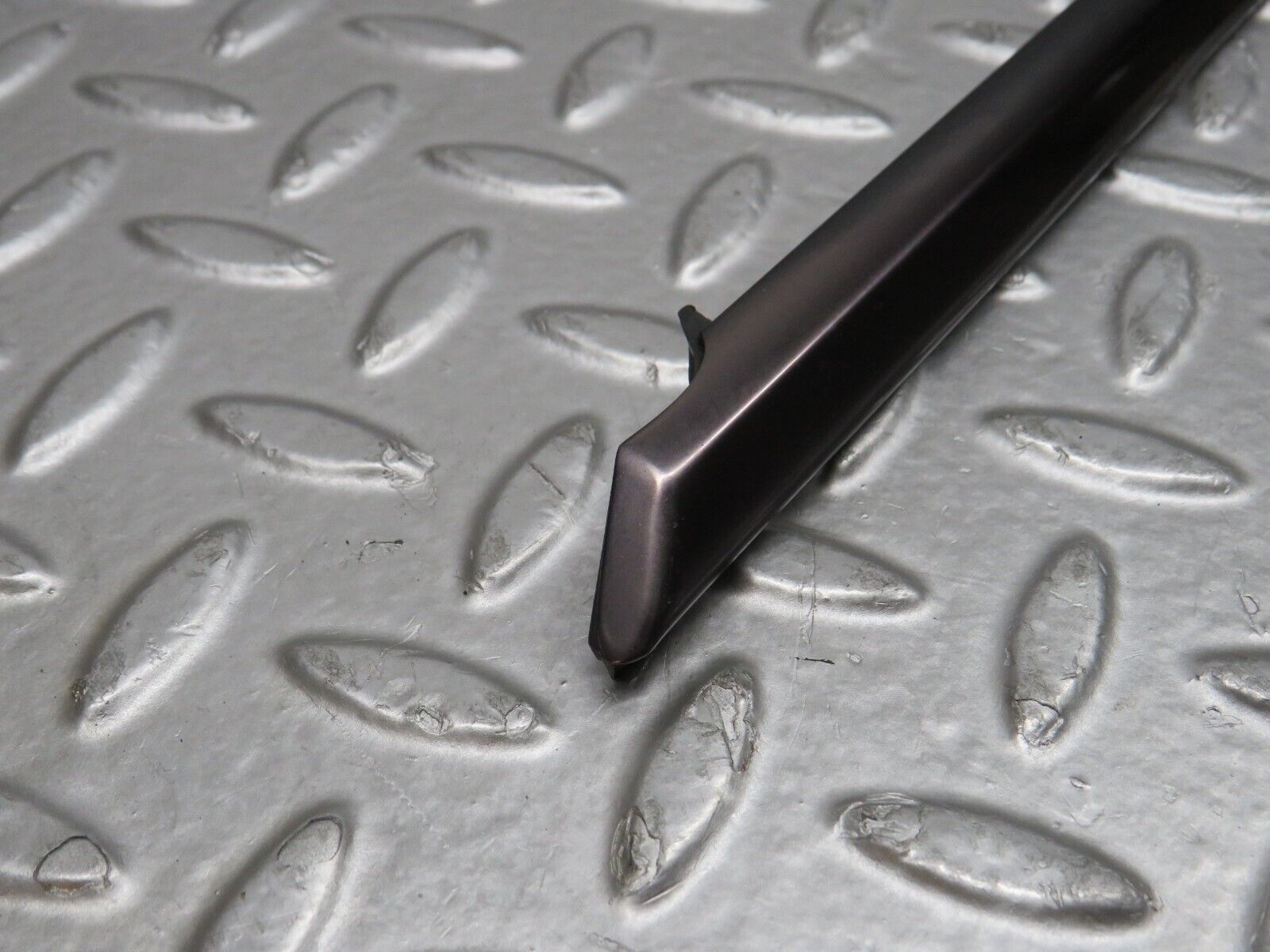 37891 Mercedes-Benz A124 320E Cabriolet Left Door Window Moulding Trim