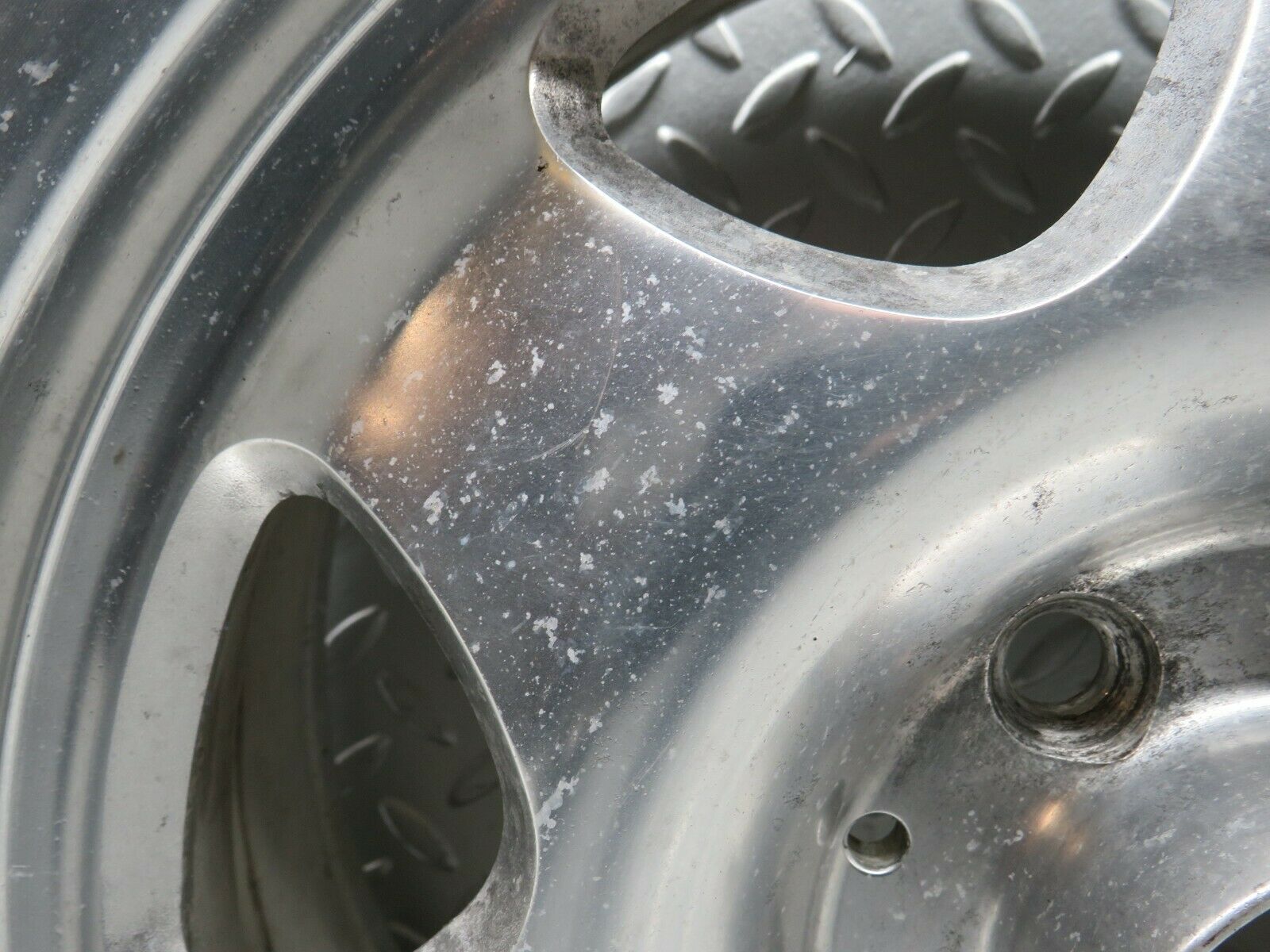 22843 Mercedes-Benz S123 280TE Alloy Wheel 7Jx15H2 ET37 1704010002