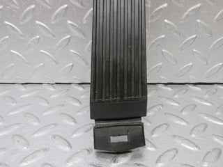 34095 Mercedes-Benz W124 260E Accelerator Pedal & Rubber 1233010082 1263000504