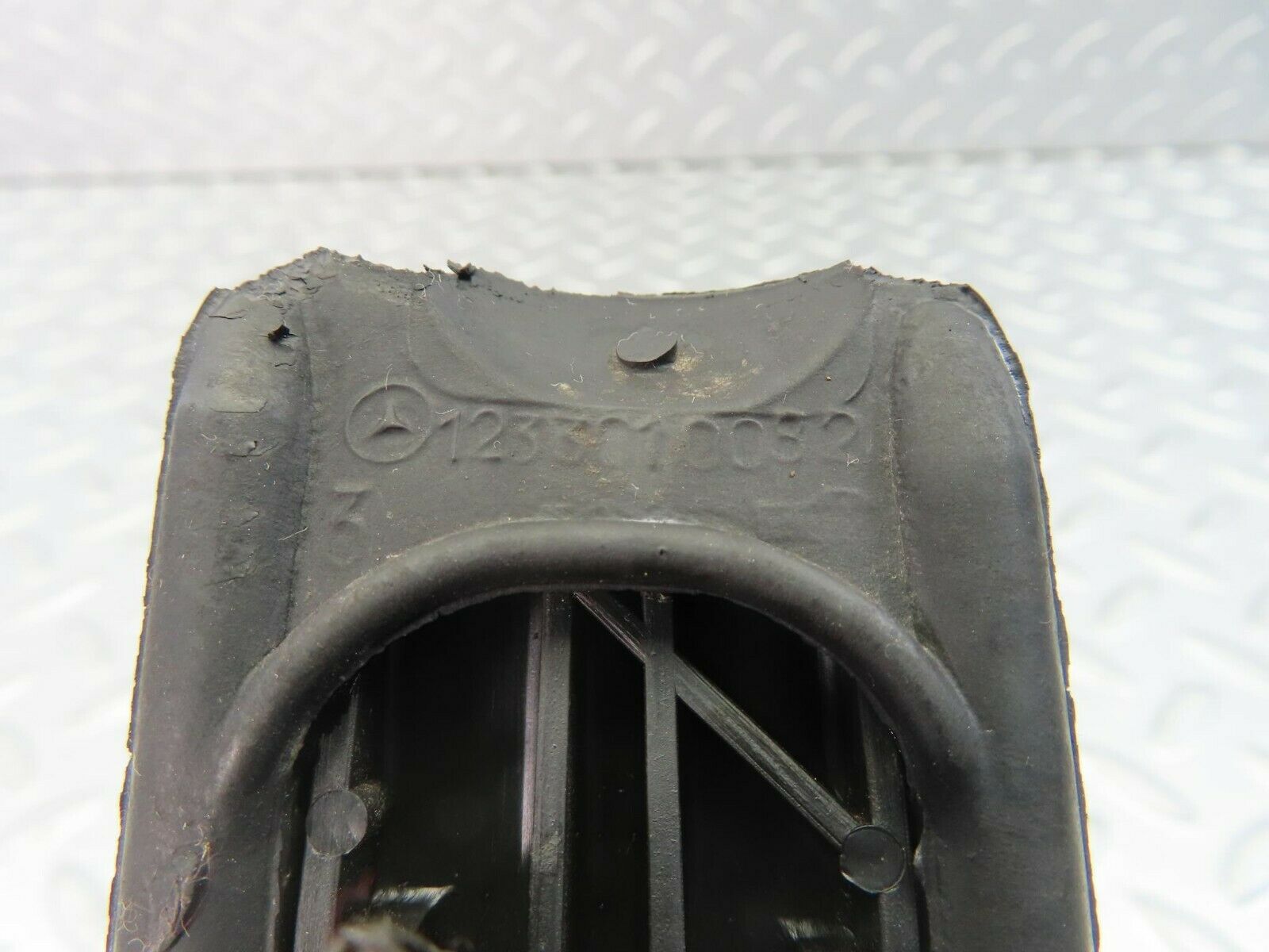 10765 Mercedes-Benz W123 230E Accelerator Pedal With Rubber 1233010082